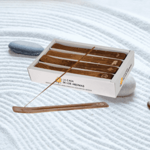 TABLA PORTA INCIENSO DE MADERA CON SÍMBOLOS